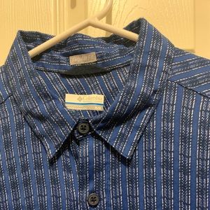 3/$20 Men’s Columbia casual shirt